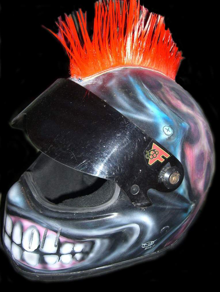 1_Bastis_Helm_Hintergrund_schwarz