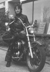 Micha_auf_Harley_200_pix_breit_SW